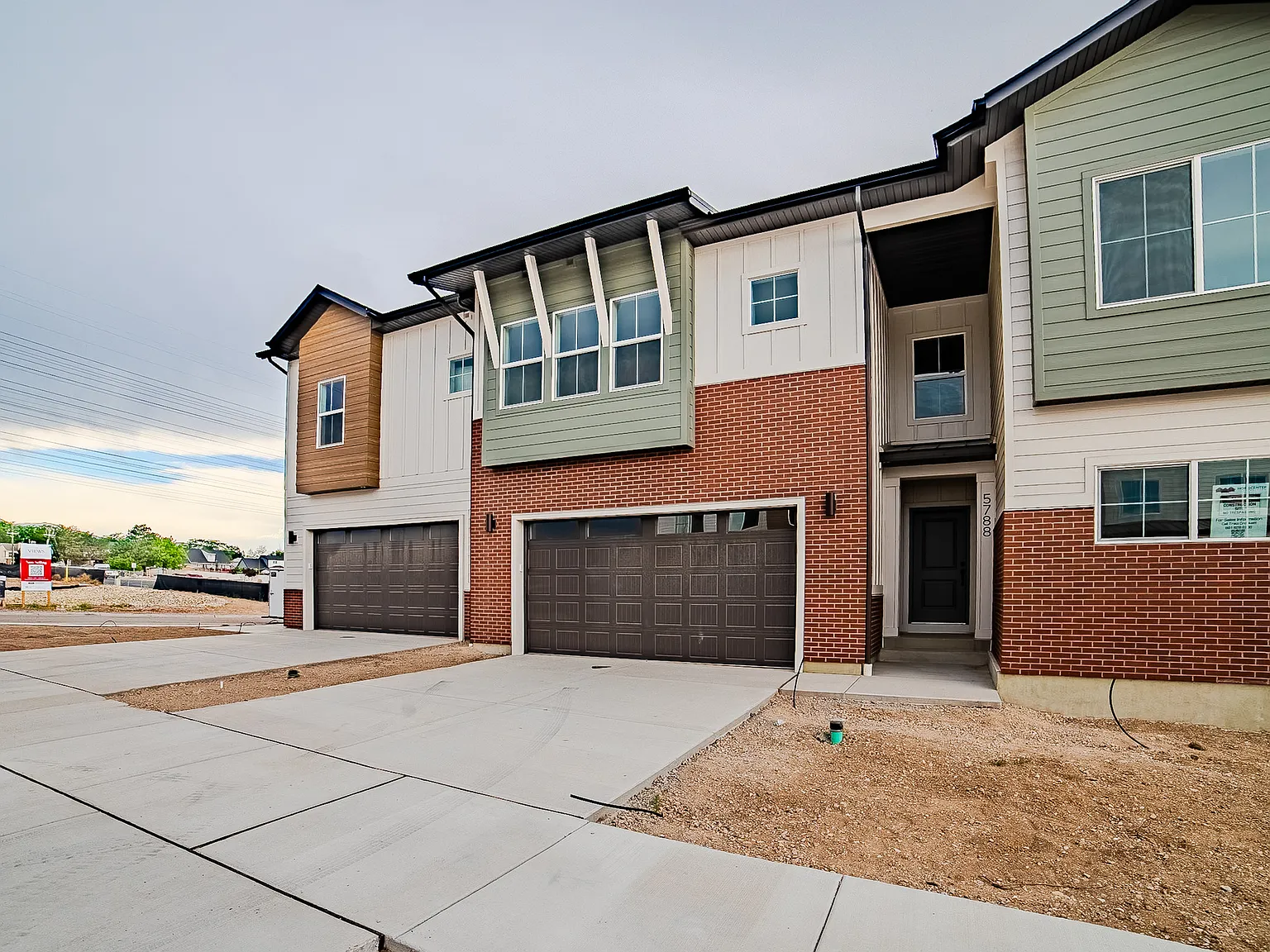 4 bed, 3.5 bath, 2076 sqft, $2,595 — Photo 2