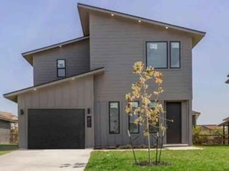 3006 Alpha Wolf Ct — Photo 1
