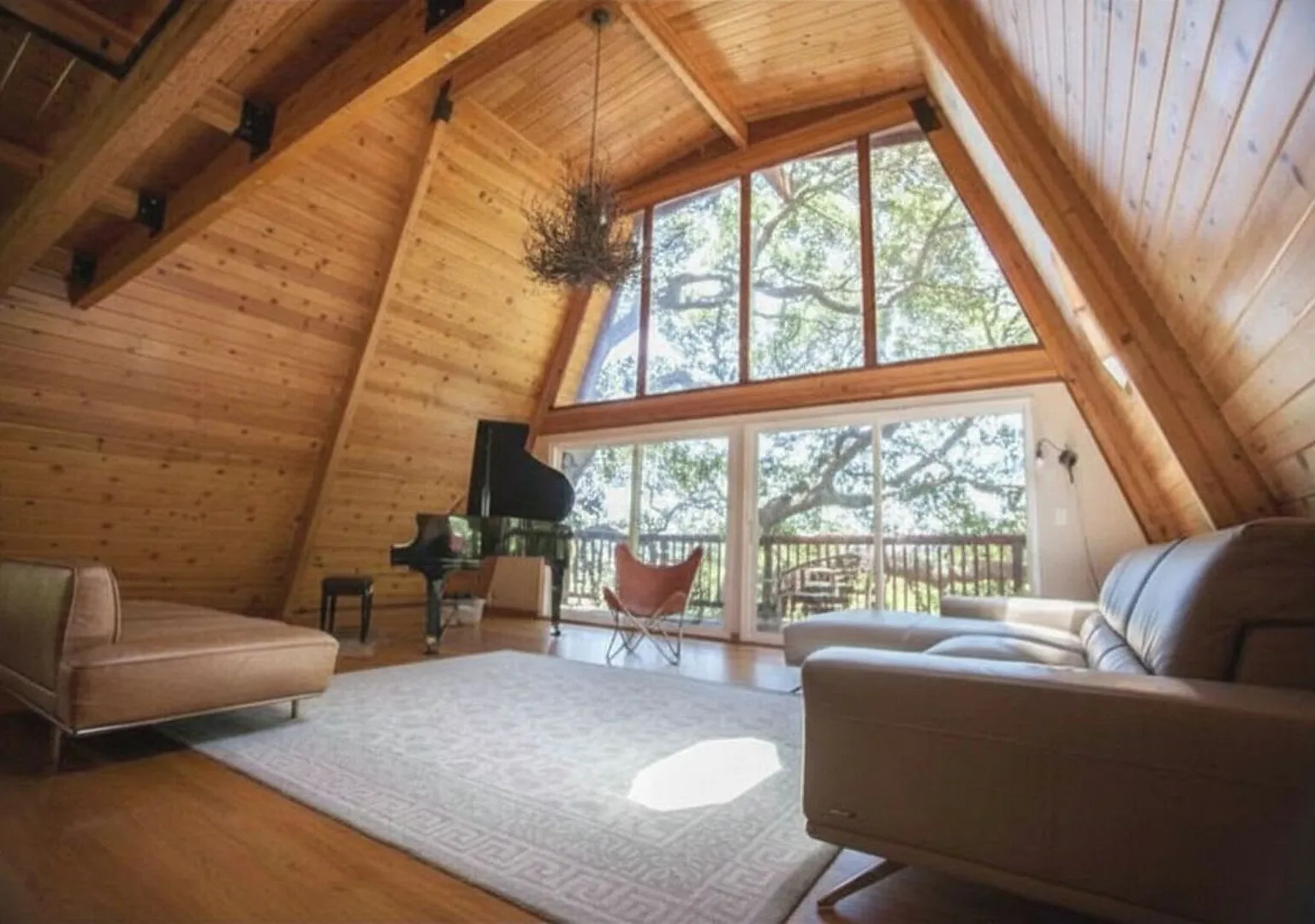 Luxurious Bayview Treehouse: Hot Tub, 15 min to SF — Photo 1