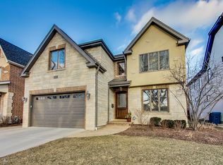 695 S Fairview Ave, Elmhurst, IL 60126