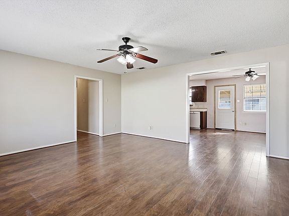 4th image of 701 S College St