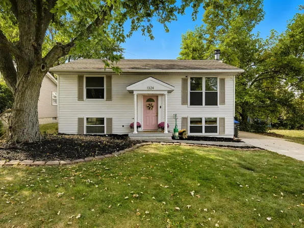 1324 Ewing St, Bloomington, IL 61701