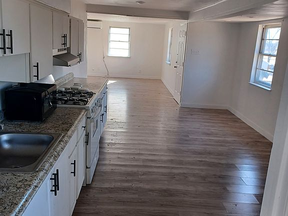 5th image of 904 Wilkinson Dr