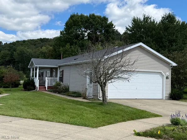 223 Polaris Dr NW, Dover, OH 44622