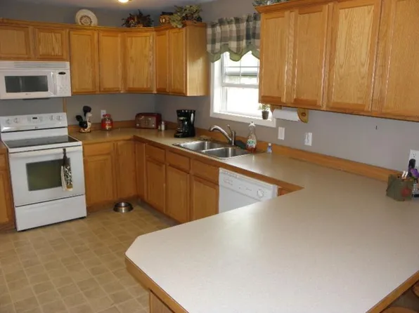 5675 Blackberry Dr, Saginaw, MI 48603