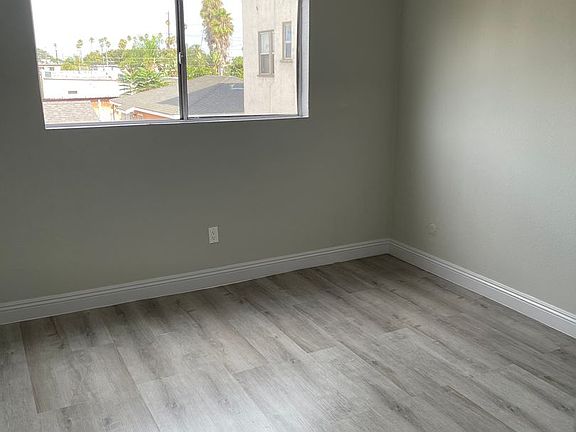 4th image of 832 W 81st St APT 7B