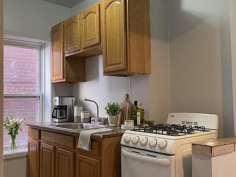 22 Cadillac St #8 — Photo 2