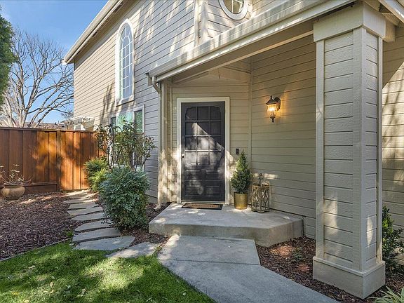 3rd image of 1459 Carrington Cir