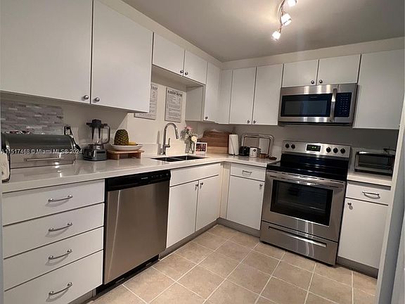 3rd image of 1250 S Miami Ave Floor 12
