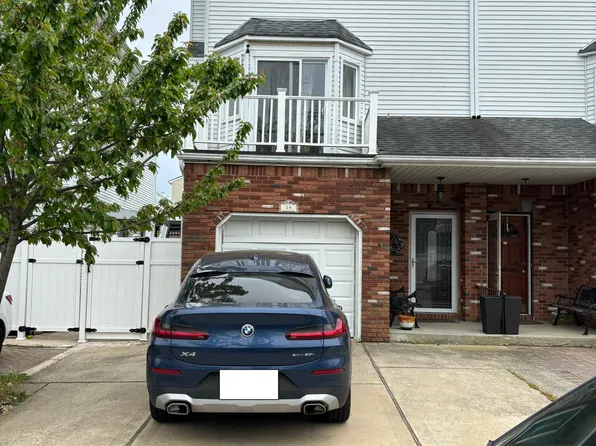 14 Dina Ct, Staten Island, NY 10306