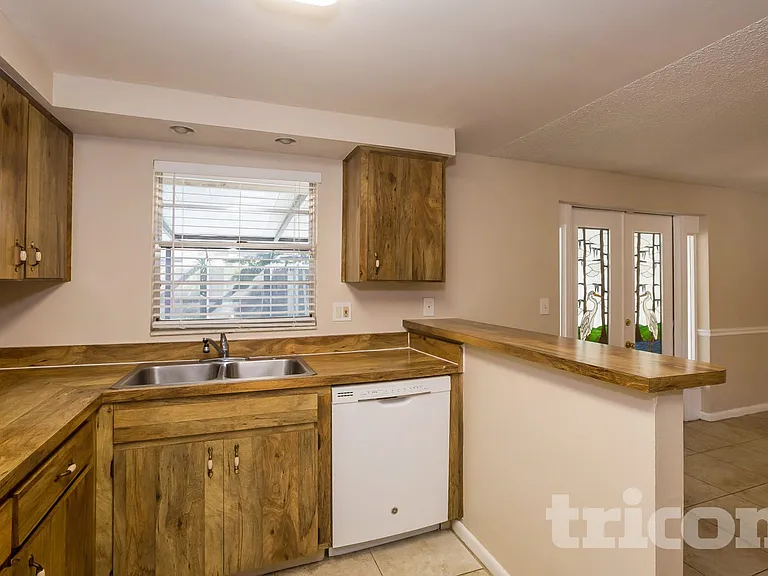 2308 Selkirk St — Photo 8