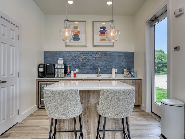 Alamo Residences at Spurs Lane — Photo 5