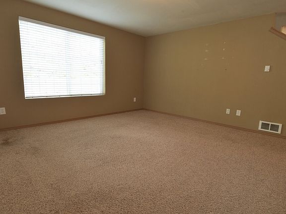 3rd image of 2531 E Lynnwood Dr