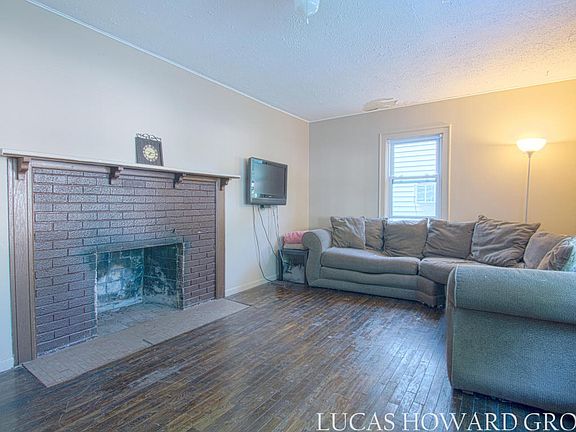 3rd image of 811 Kensington Ave SW