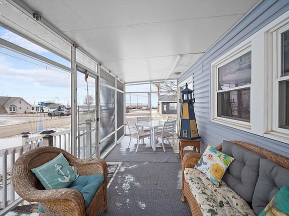 5th image of 385 Hidden Beach Rd