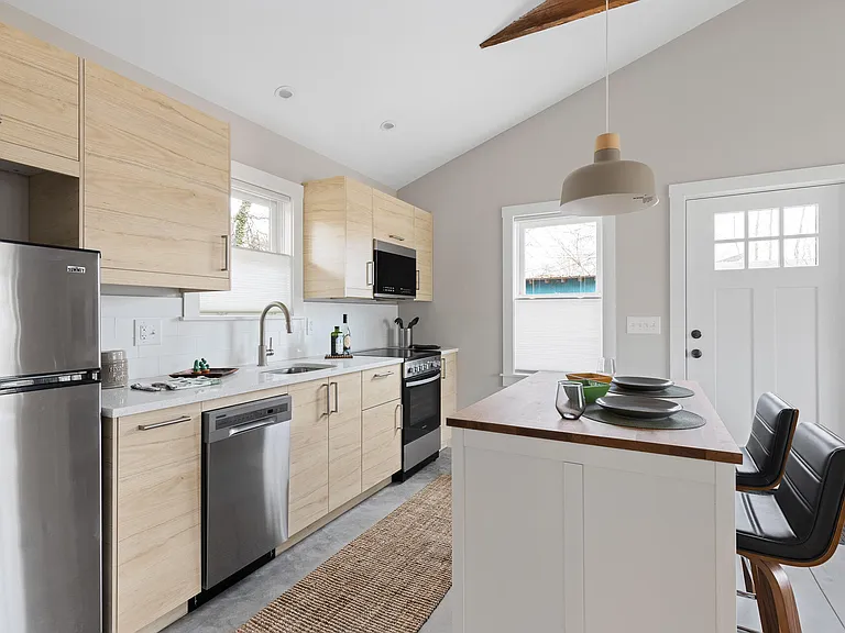 313 Dacian Ave #B — Photo 10