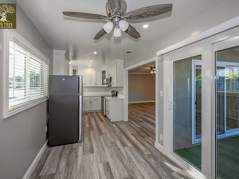 917 W Colorado Blvd — Photo 5