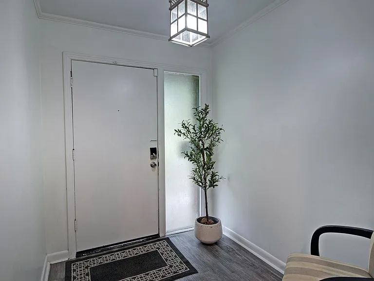 1015 Adkins Blvd — Photo 10