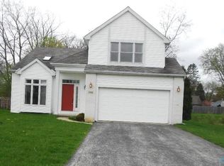 1918 Peacock Ln, Holland, OH