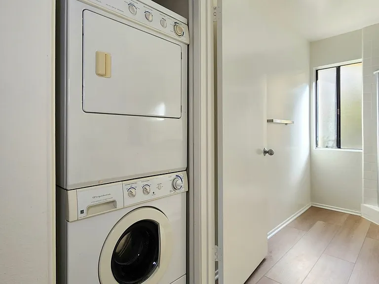 2120 S Bentley Ave #203 — Photo 10