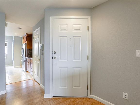 5th image of 468 Tower Hill Ave