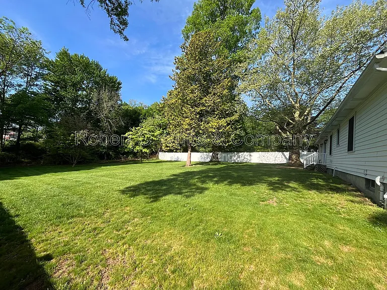 233 S Rolling Acres Rd — Photo 2