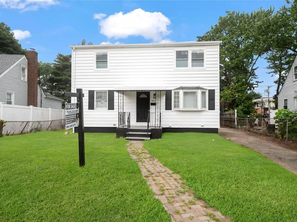 666 Lowell Road, Uniondale, NY 11553