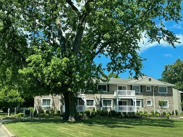 Fairfield Courtyard at Lake Grove — Photo 30