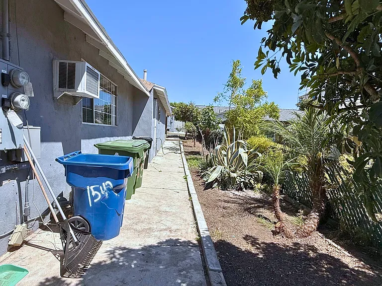 1542 Ricardo St #A — Photo 37