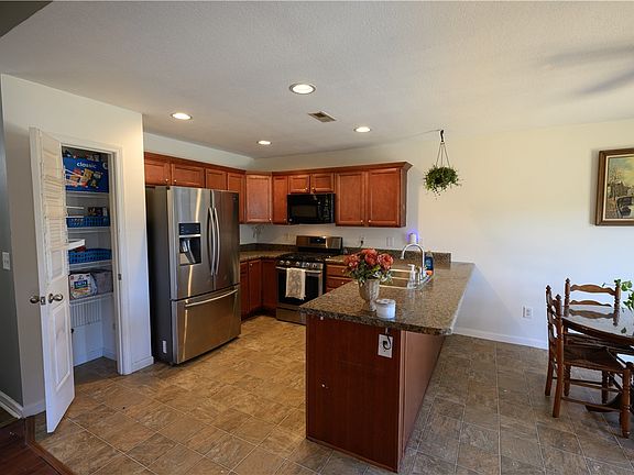 4th image of 102 Stanmoore Dr
