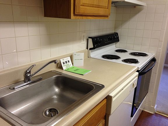 Full kitchen with dishwasher
