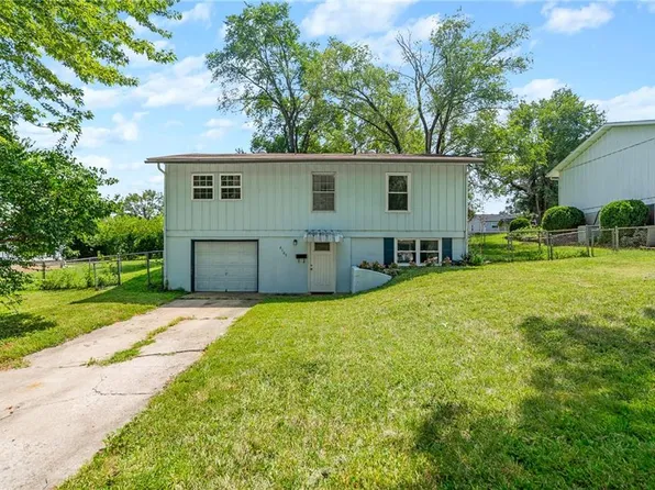 6103 E 152nd St, Grandview, MO 64030