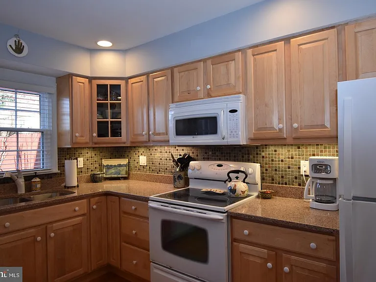 8244 Carrleigh Pkwy — Photo 11