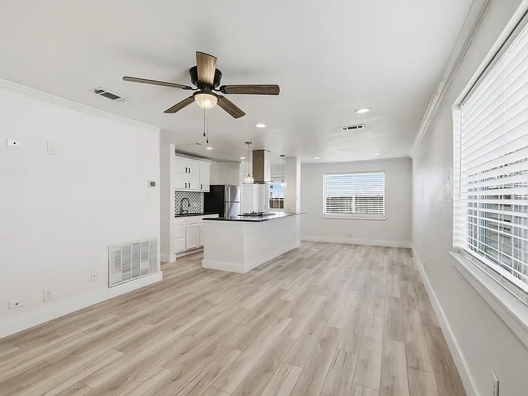 1002 Mardi Gras Ln — Photo 14