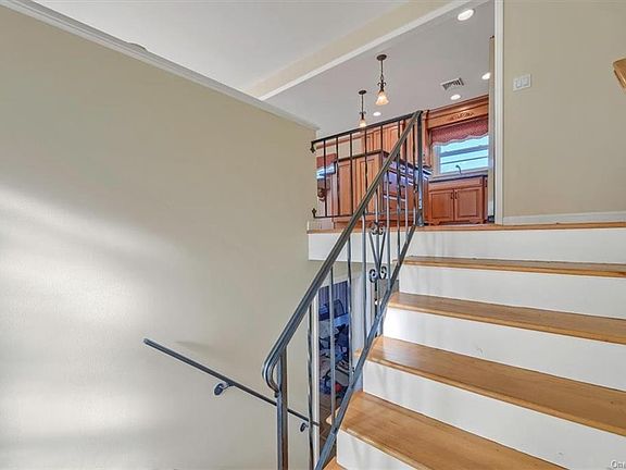 4th image of 26 Park Circle Dr