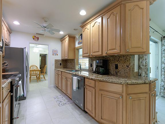4th image of 208 Gleneagles Drive