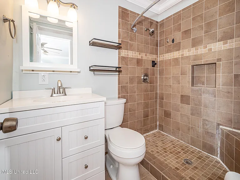 20608 Scarborough Rd — Photo 40