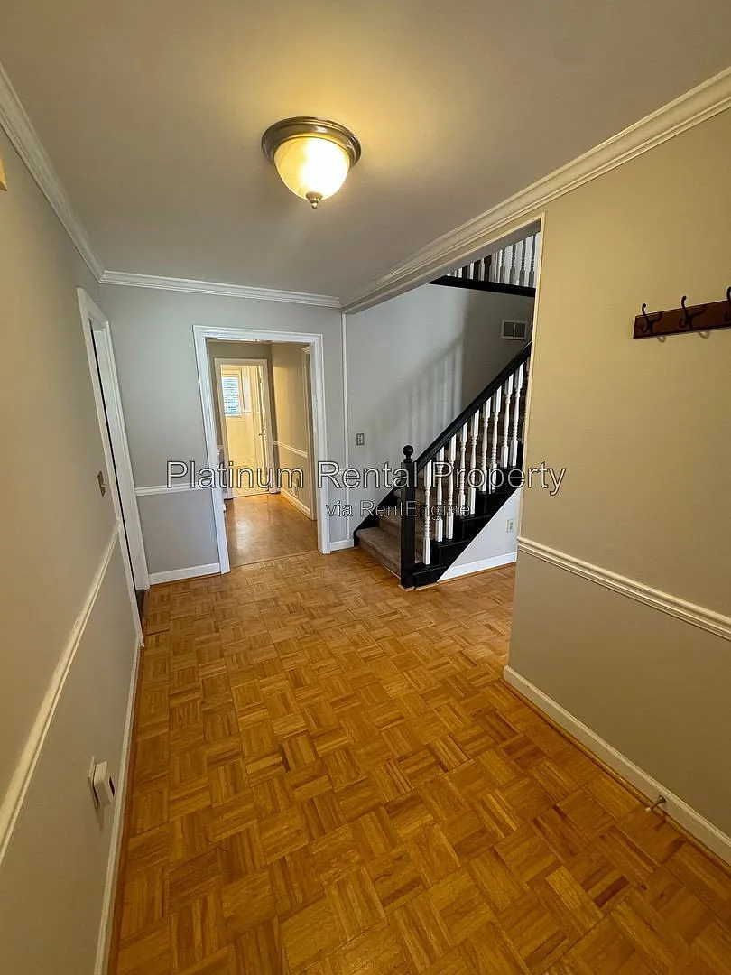 3 bed, 2.0 bath, 1830 sqft, $2,150 — Photo 3