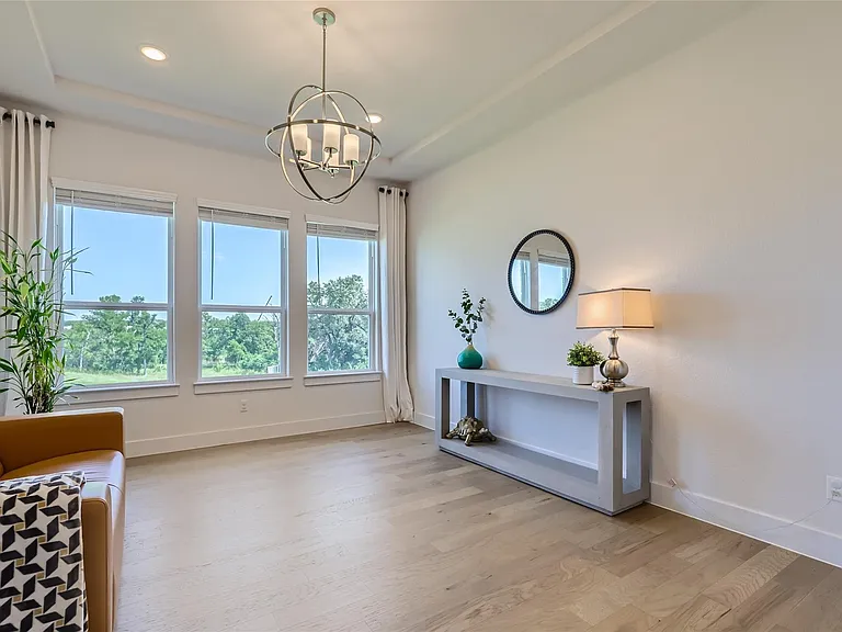 704 Palamos Dr — Photo 15