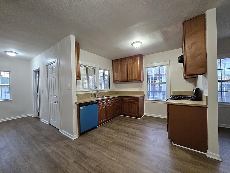 916 W 59th Pl #A — Photo 12