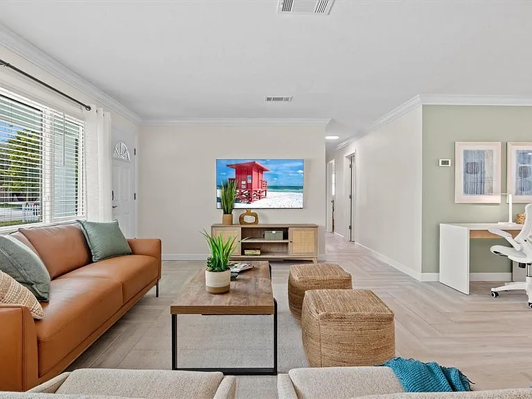 2641 Martin St — Photo 12