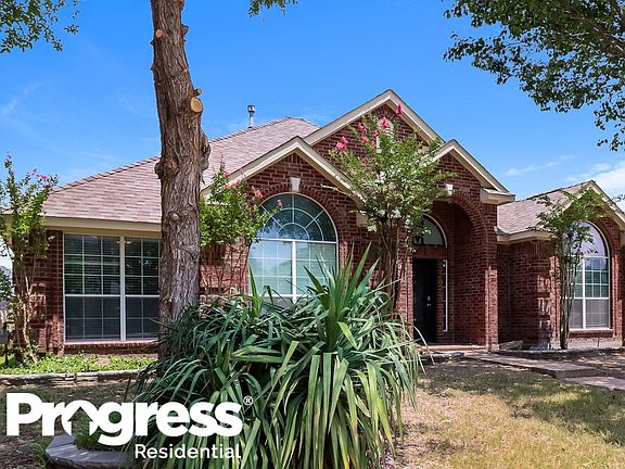 3rd image of 704 Ascot Park Dr