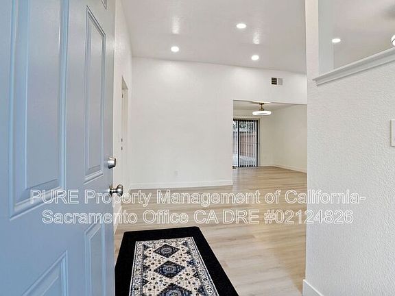 2nd image of 27 Blue Water Cir