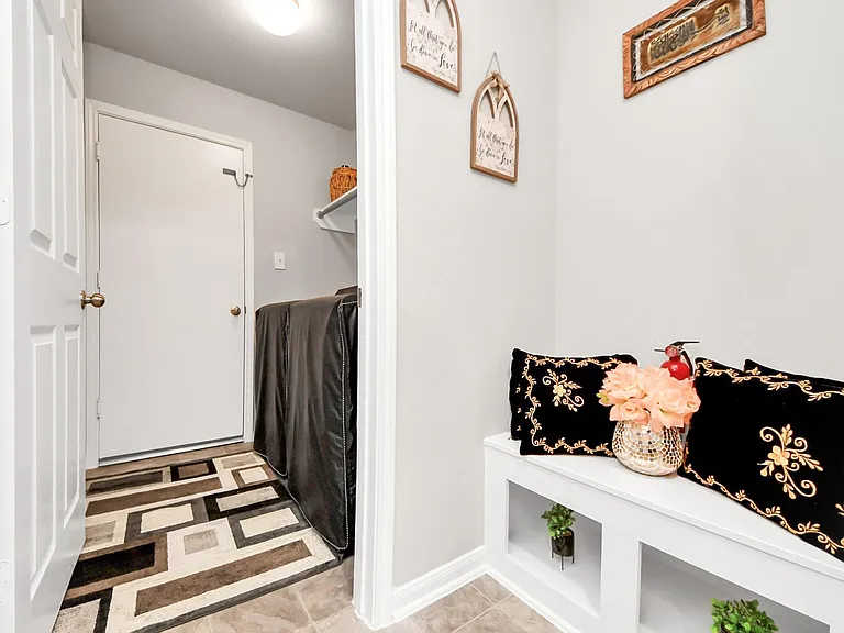 2918 Silverhorn Ln — Photo 22