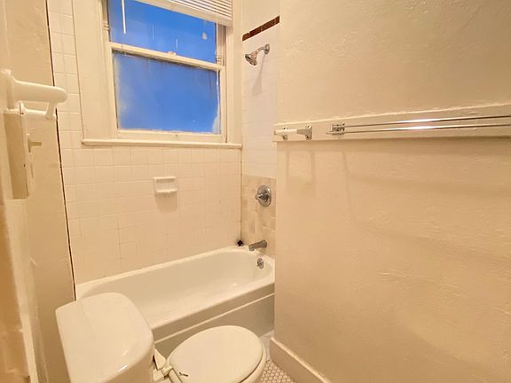 5th image of 1739 Pine St APT 22