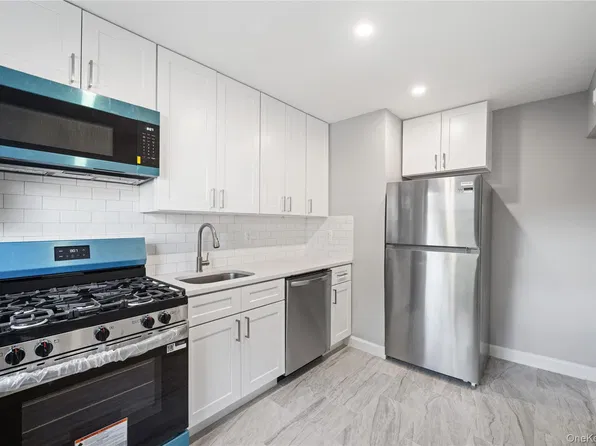 73-25 220th Street #137A2, Oakland Gardens, NY 11364