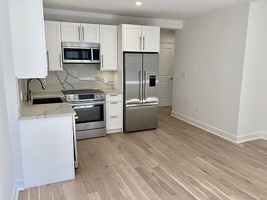 3rd image of 160 E 48th St #110F