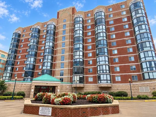 24 Courthouse Sq #Penthouse 8-1008, Rockville, MD 20850