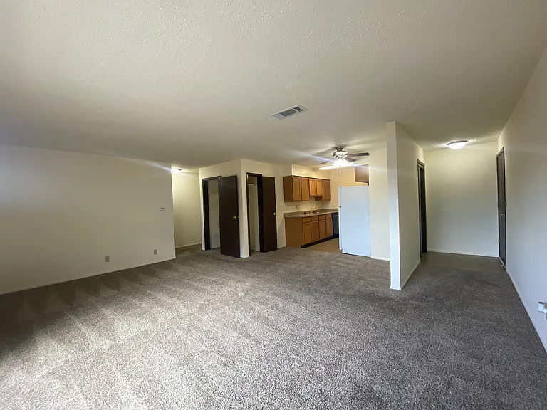 Kimberly Club Apartments — Photo 185