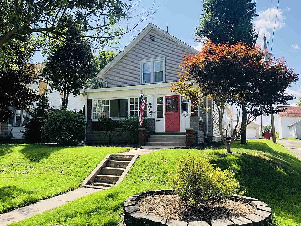 1st image of 210 S Elm St